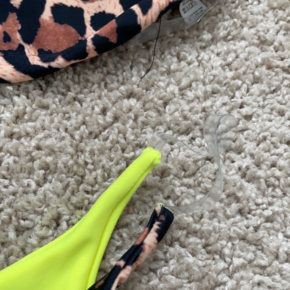 Bikini - Picture 2 of 10